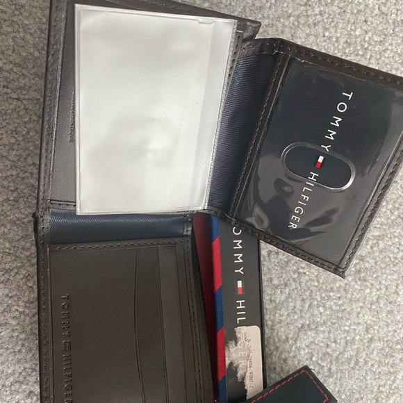 Tommy Hilfiger mens wallet - Picture 2 of 3
